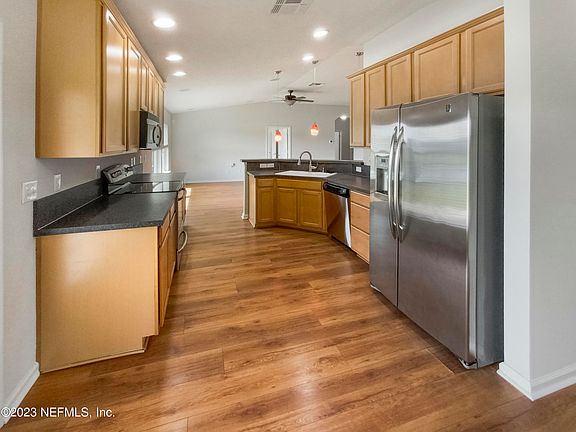 4th image of 2091 CREEKMONT Drive