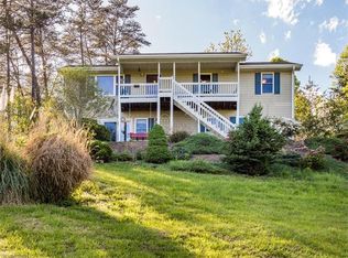 18 Pine Tops Dr, Asheville, NC 28804
