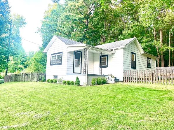1320 Tom Fox St, Morganton, NC 28655