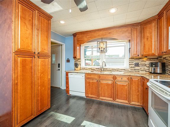 2nd image of 1334 Carrie Ave