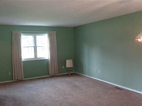 2nd image of 147 Sunny Brook Trl