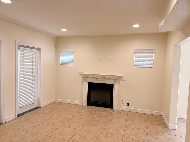 1334 S Grand Ave — Photo 18