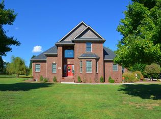 11 Roxey Dr, Fayetteville, TN 37334