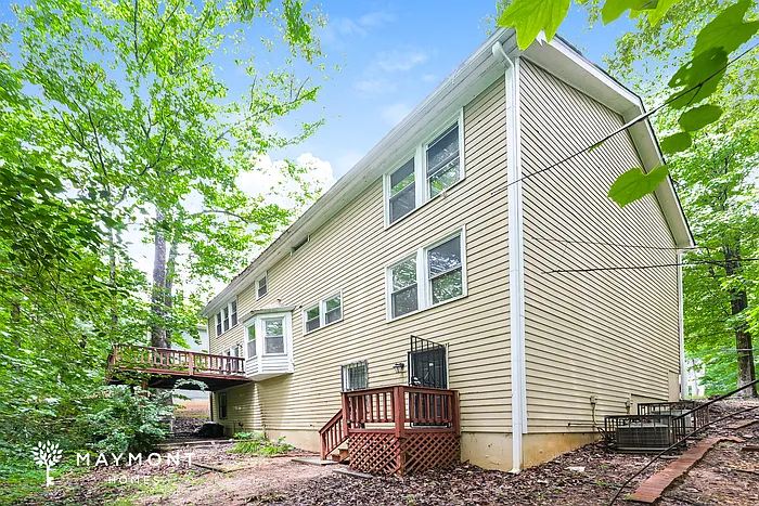 5 bed, 3.5 bath, 2556 sqft, $2,395 — Photo 3