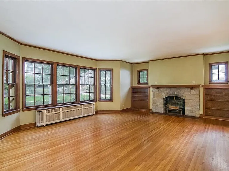 2306 Kendall Ave — Photo 3