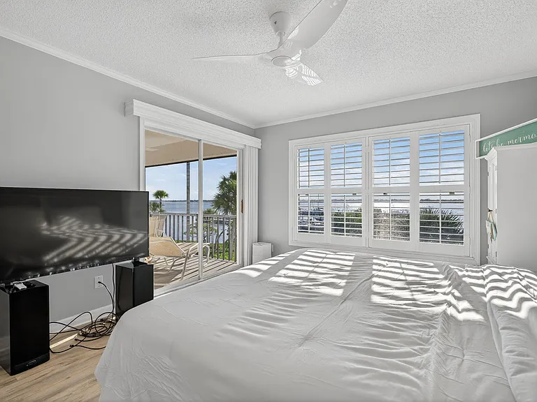 390 NE Edgewater Dr #403 — Photo 15