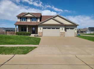 790 Muirfield Cir, Eldridge, IA