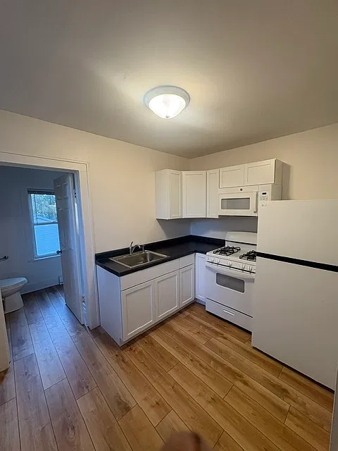 2 bed, 800 sqft, $1,000 — Photo 3