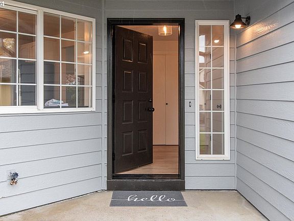 3rd image of 5510 NE 101st Cir