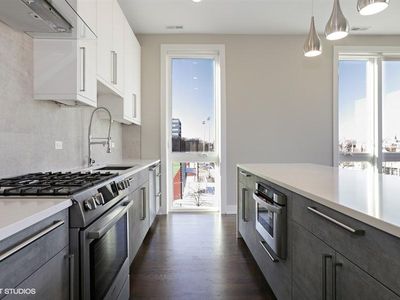 2352 W Potomac Ave #3, Chicago, IL, 60622