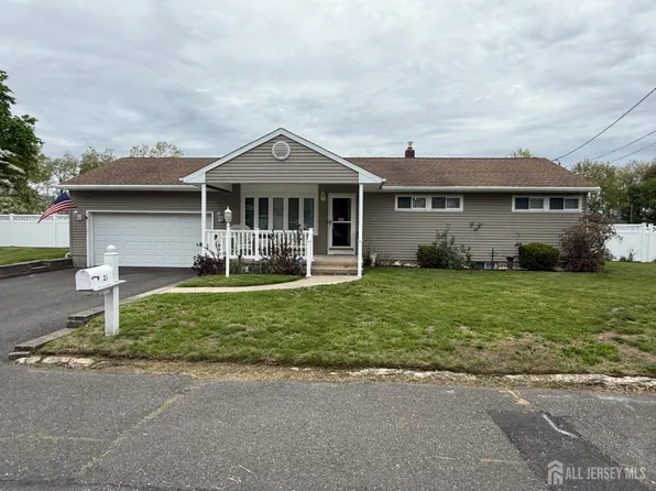 27 Maplecrest Dr, Neptune, NJ 07753