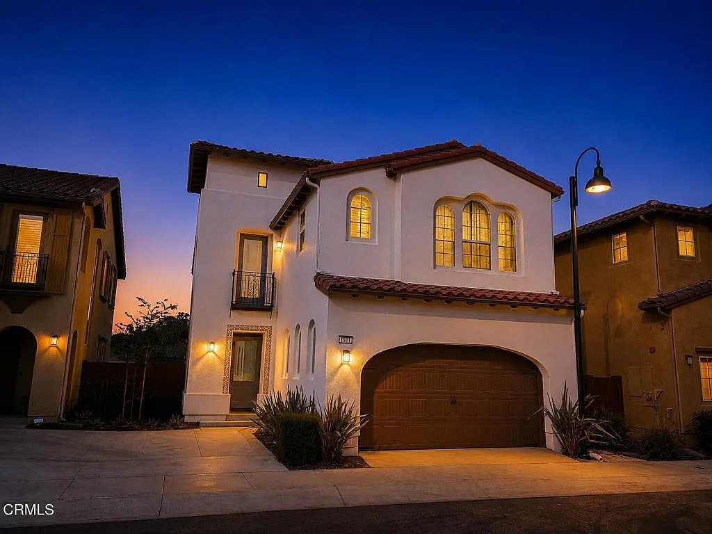 3 bed, 2.5 bath, 2440 sqft, $4,600 — Photo 2