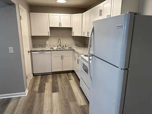 3rd image of 2047 Coburn Blvd #9