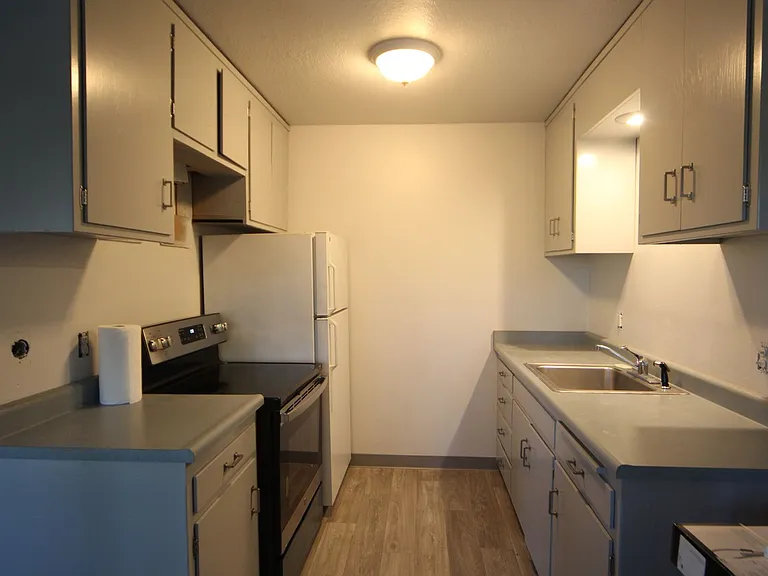 945 Harold Dr #10 — Photo 1