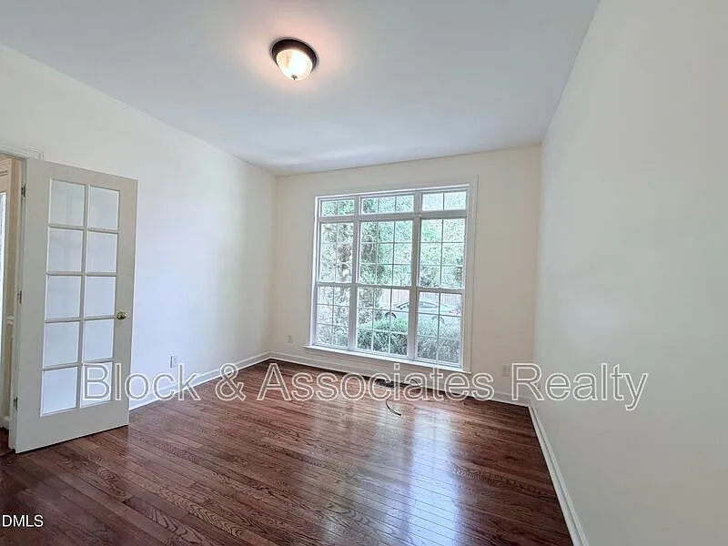 4 bed, 2.5 bath, $3,300 — Photo 2