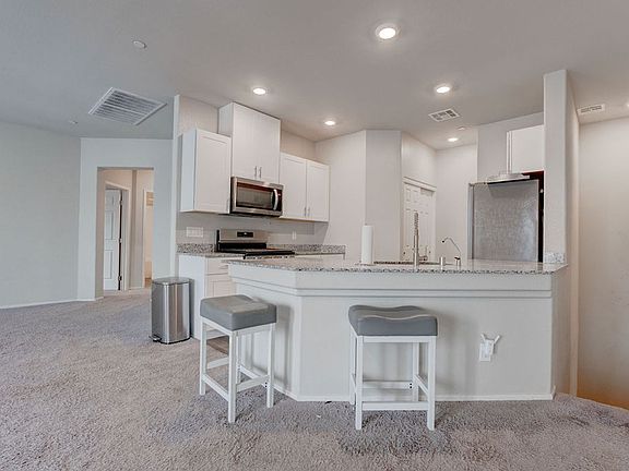 5th image of 4735 Ridgeley Ave #101