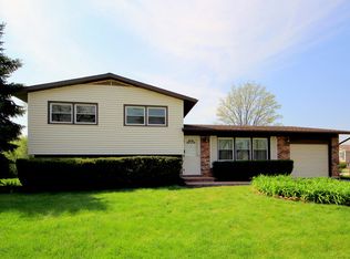 515 W Berkley Dr, Arlington Heights, IL 60004