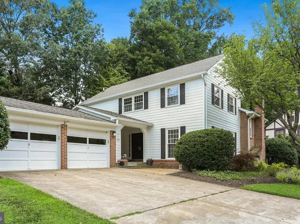 3702 Moss Brooke Ct, Fairfax, VA 22031