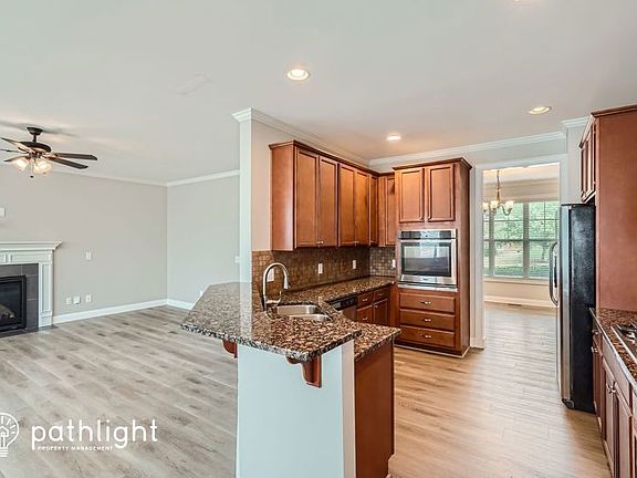 3rd image of 1448 Squire Hill Ln