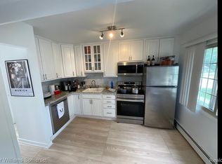 2354 W 14 Mile Rd, Royal Oak, MI 48073