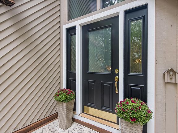 5th image of 4176 Circle View Dr