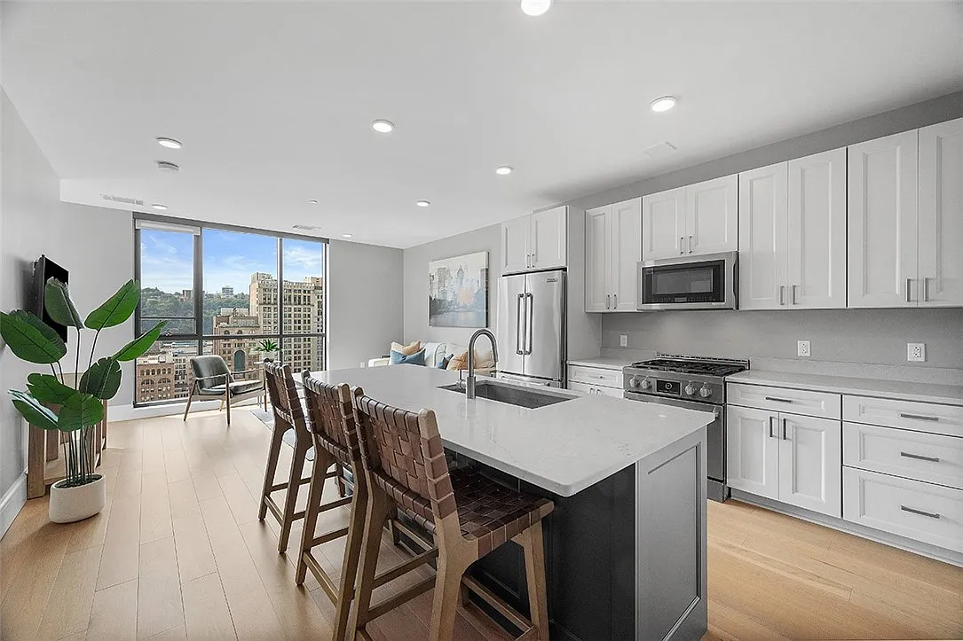1 bed, 705 sqft, $2,700 — Photo 1
