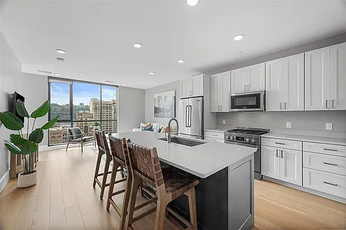 350 Oliver Ave Photo 1