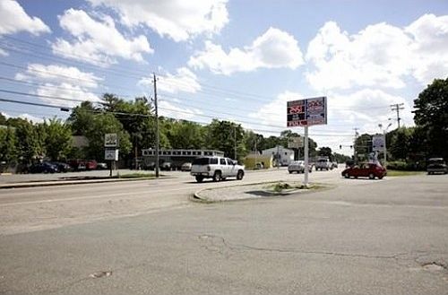 4th image of 225 Brockton Ave