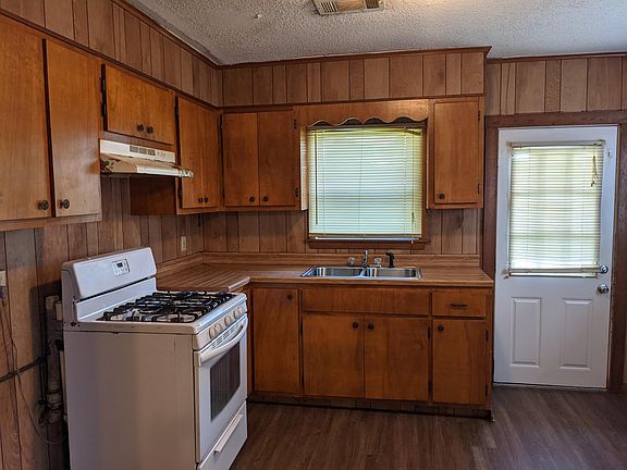5th image of 1208 Gum St