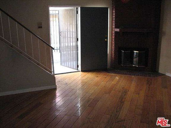 3rd image of 1221 N Sycamore Ave APT 9