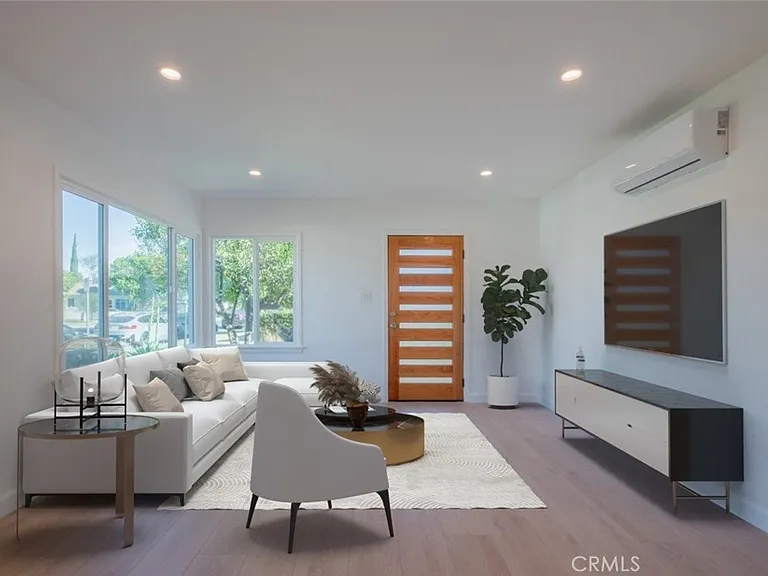 14418 Martha St — Photo 2