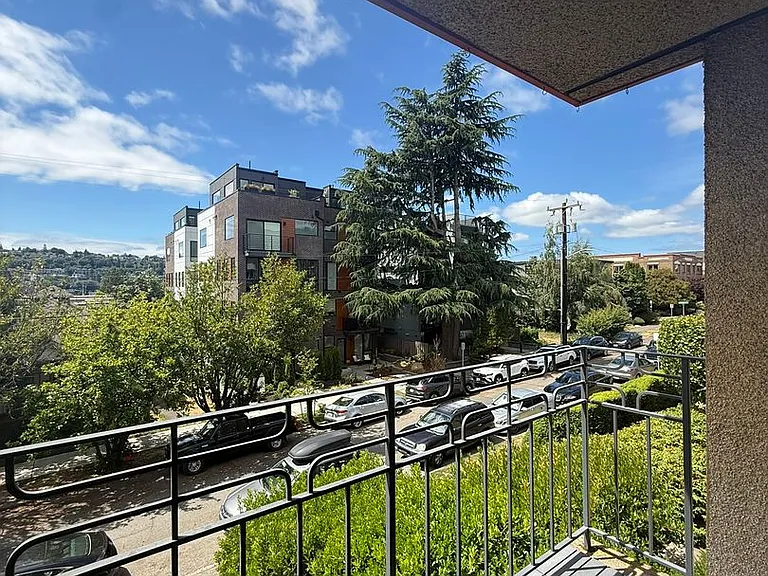 2026 Yale Ave E — Photo 4