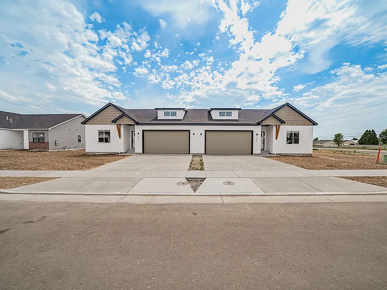 475 E River Ln — Photo 36
