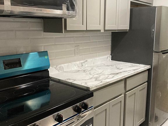 3rd image of 15 Langbrae Dr #103