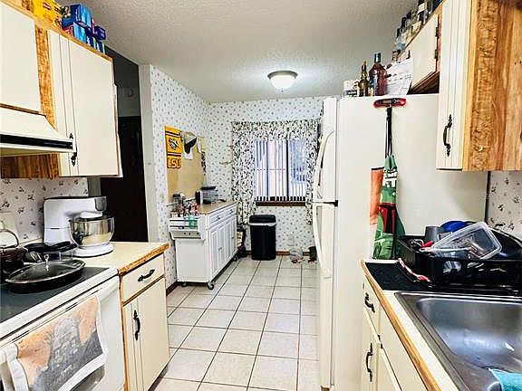 5th image of 156 Lakewood Village Cir