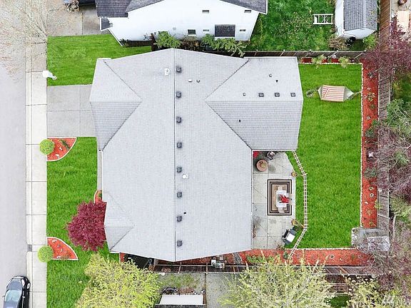 Lots of space to entertain and garden!