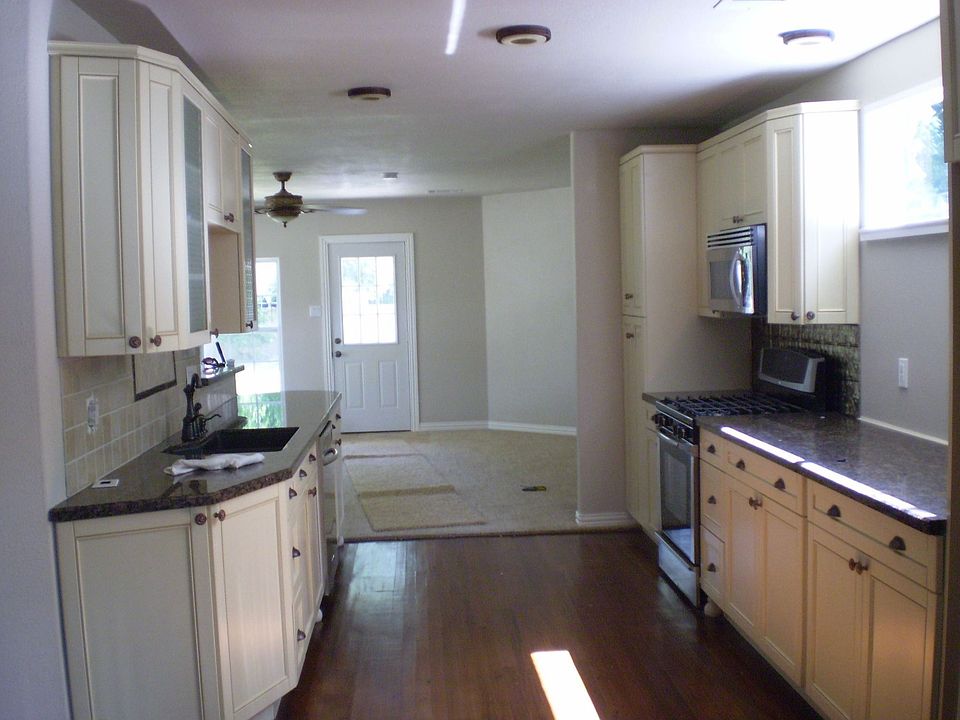 2nd image of 2307 Northland Dr