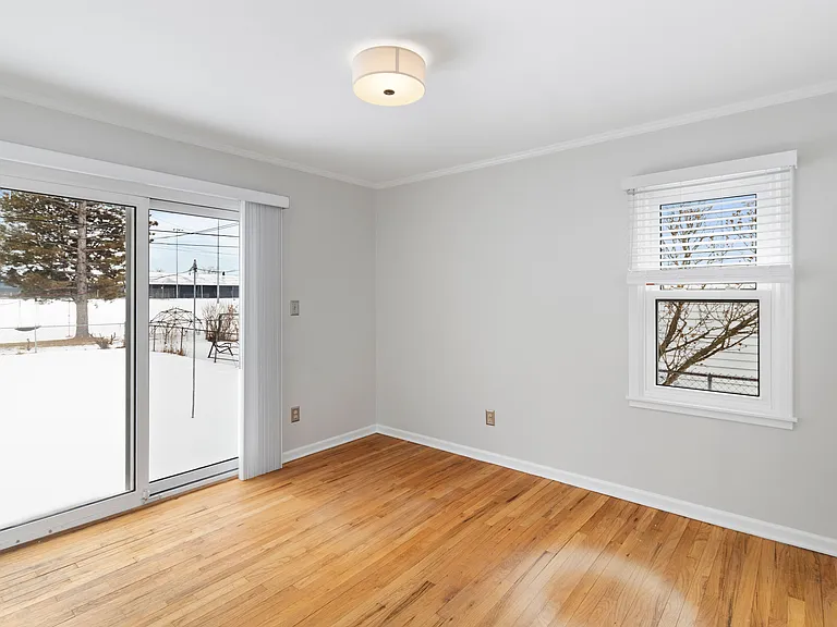 W Windemere Ave — Photo 10