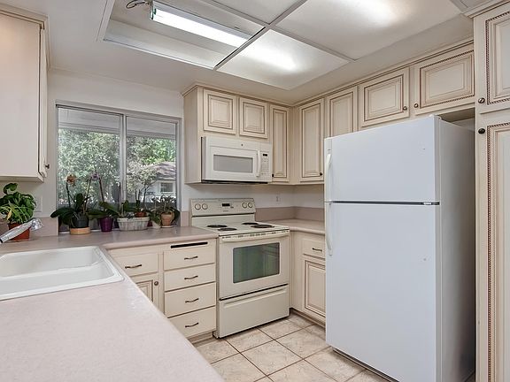 4th image of 3187 Evening Way Unit A