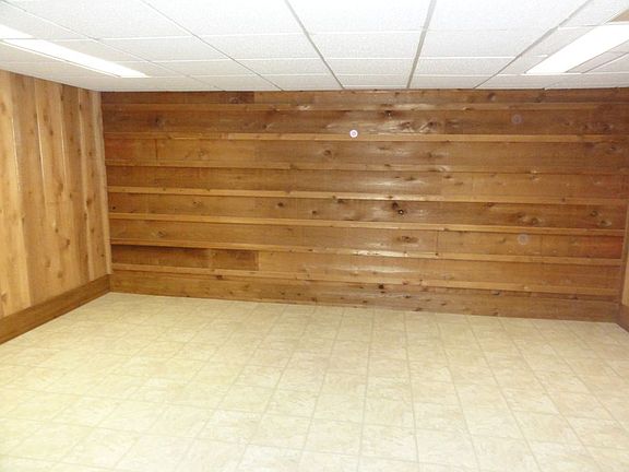 2nd image of 105 W Crestwood Dr