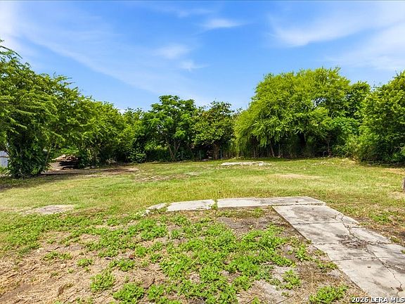 4th image of 1203 S Comal LOT E IRR