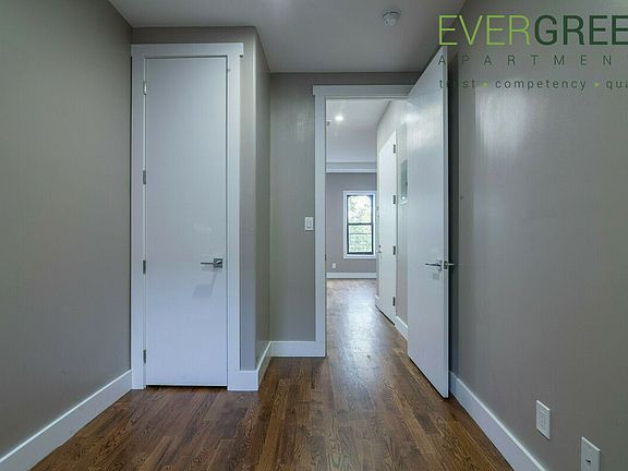 5th image of 89 Grattan St APT 3