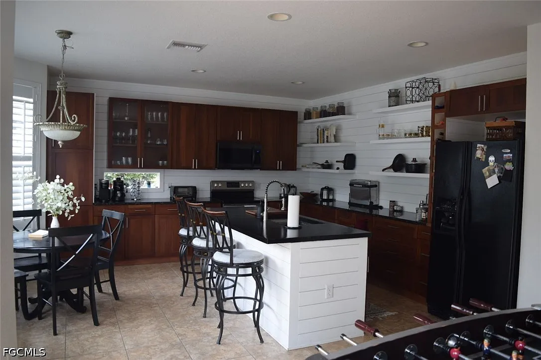 4 bed, 2.5 bath, 2541 sqft, $3,350 — Photo 2