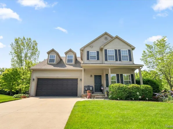 2608 Birchwood Dr, Howell, MI 48855