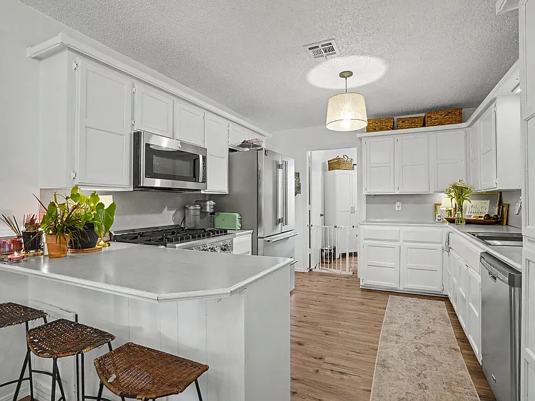 710 Christmas Ln — Photo 12