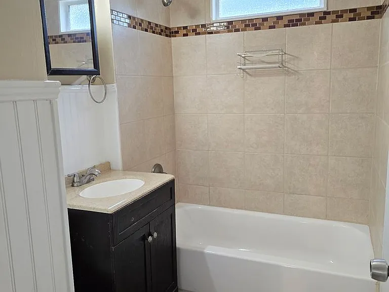 583 Colonial Cir — Photo 8