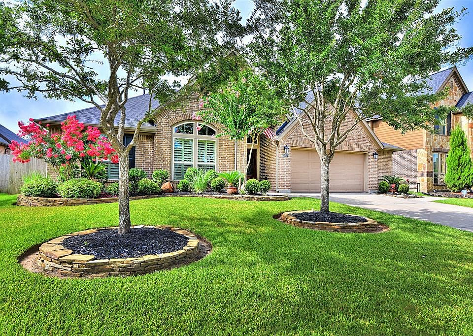 1st image of 28827 Hollycrest Dr