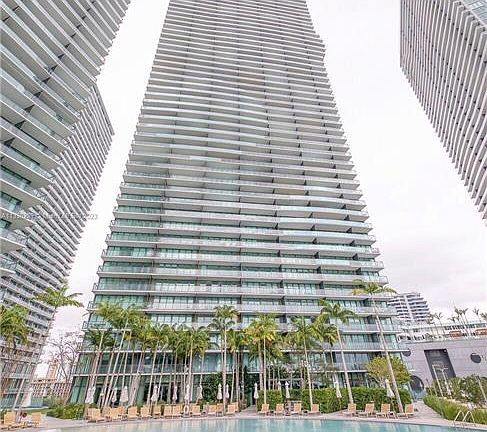 3rd image of 650 NE 32nd St Unit 1002