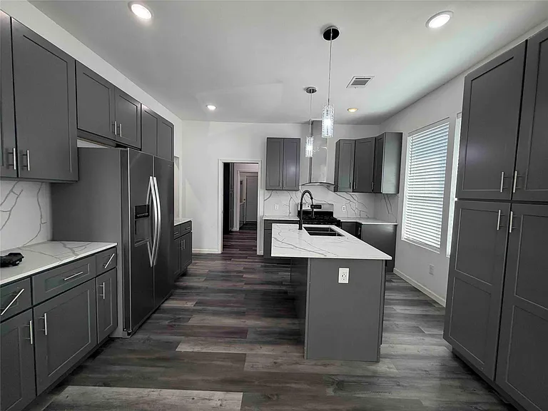 2404 Burkett St — Photo 7