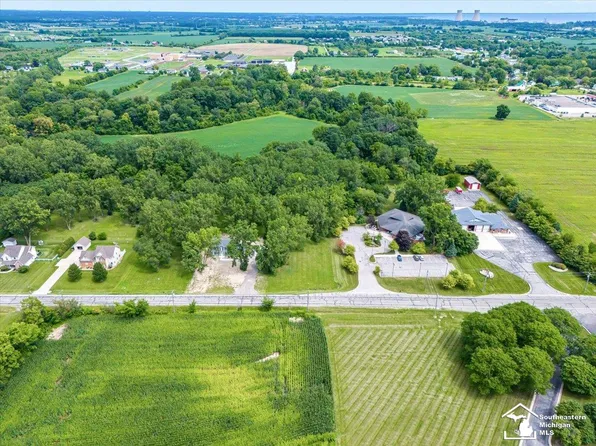 8 Nadeau Rd, Monroe, MI 48162